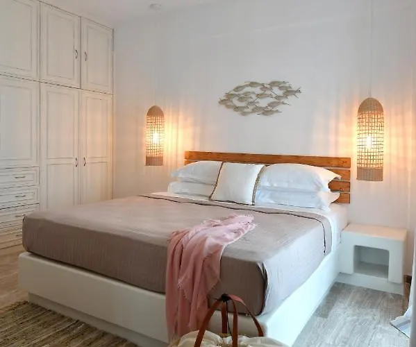 Ammos Luxury & Naousa (Paros)