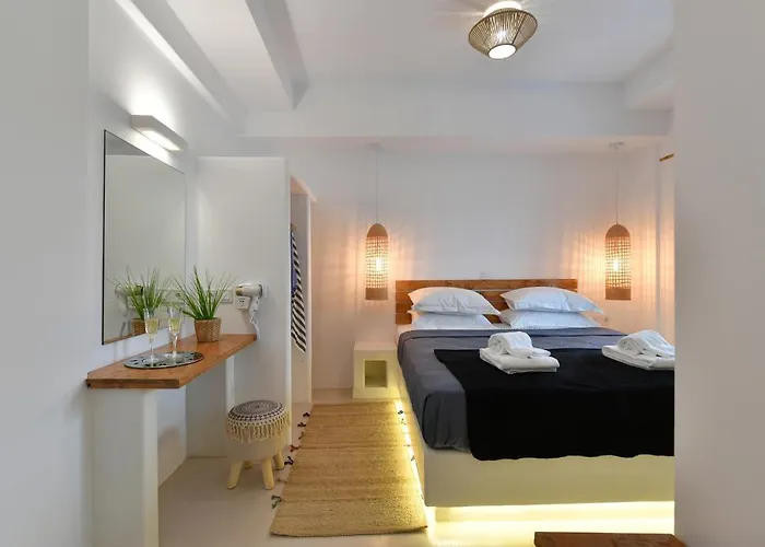 Ammos Luxury & Naousa (Paros)