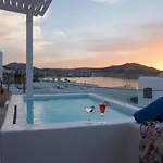 Ammos Luxury & ホテル ナウサ